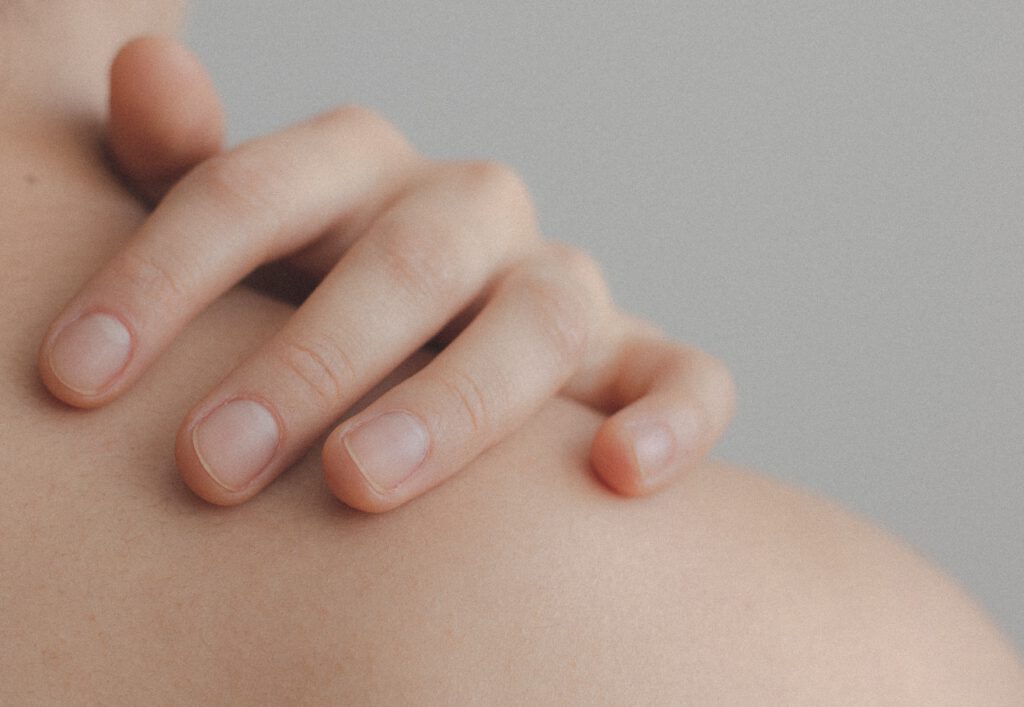 Rücken-mit-Hand
