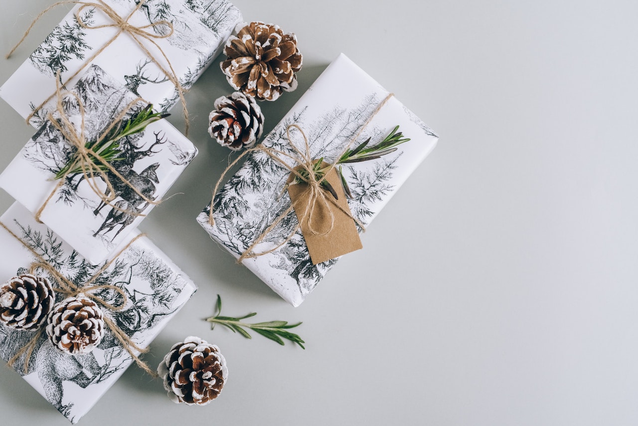 Eingepackte Weihnachtsgeschenke